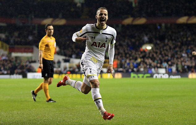 曼联旧将梅开二度：欧冠导演逆袭好戏，20场造17球太犀利（前曼联球员双响助欧冠逆袭，20战造17球火力爆棚）