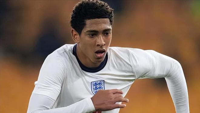 维尼修斯在所有体育场继续制造混乱（维尼修斯在各大球场依旧掀起风波）