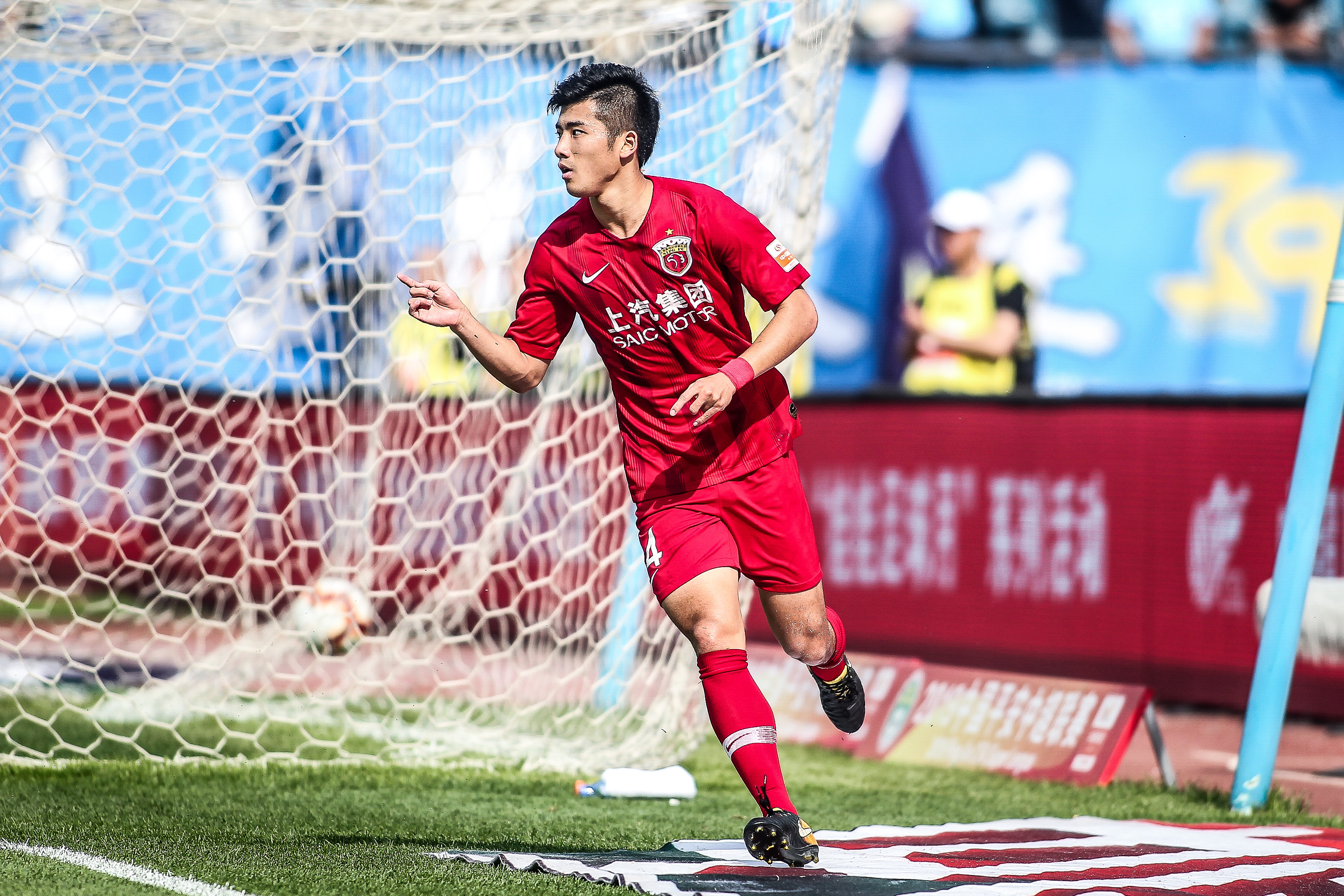 佳夫：上场机会不多让我决定离开米兰；希望米兰能拿联赛冠军（佳夫：出场时间有限让我选择离开米兰，仍希望球队夺得联赛冠军）