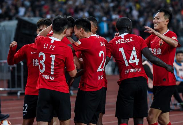 搏击网红正面挑战鸽武缘，直言输了给10W，对方却迟迟不敢回应（搏击网红公开向鸽武缘下战书：放话输了赔10万，对方迟迟无回应）