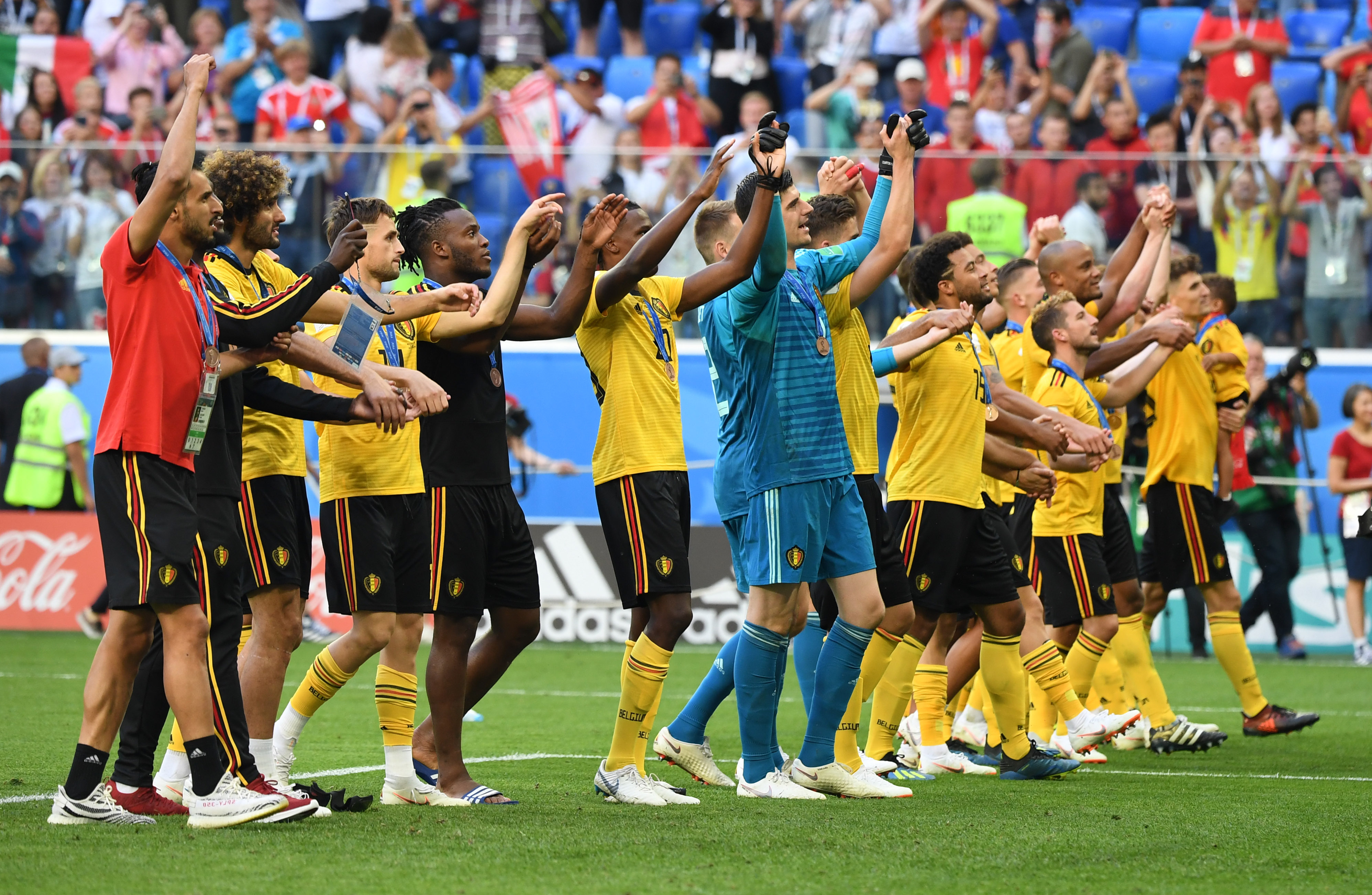 布斯克茨和阿尔巴结束球员生涯，巴萨官方发文祝福（布斯克茨、阿尔巴宣布退役，巴萨官方发文送上祝福）